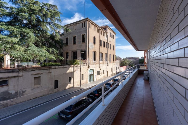 Foto 5b9f8bc7-5b34-4222-8df2-557411c989bb. Pis amb calefacció aparcament piscina a Tres Torres Barcelona