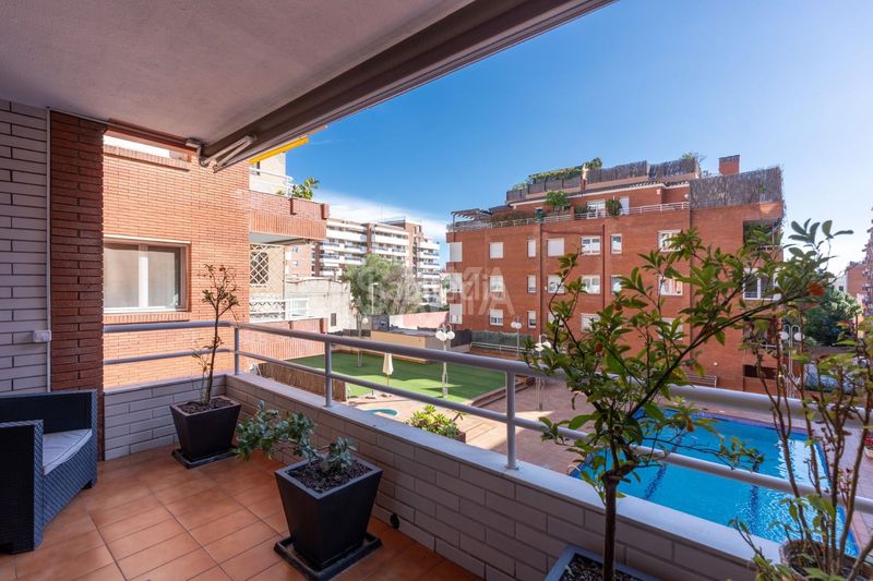 Foto 9cd552d8-0fc4-4d4b-a3d2-8b2c08e7ff85. Pis amb calefacció aparcament piscina a Tres Torres Barcelona