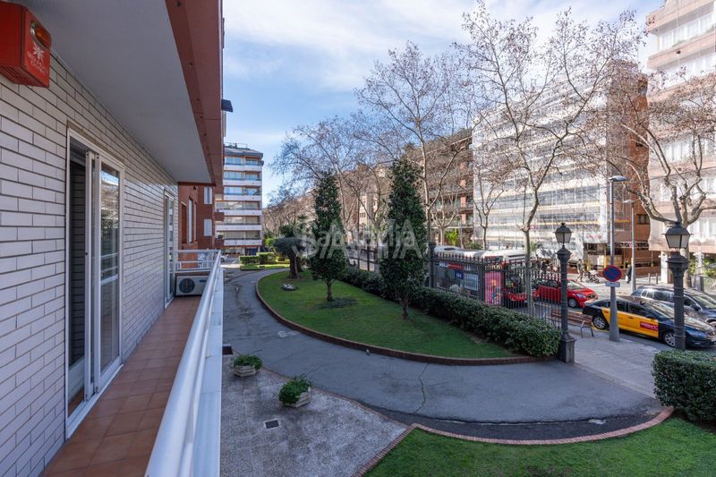 Foto a13b2ea0-74b1-4bff-8a24-f958702e8a7a. Pis amb calefacció aparcament piscina a Tres Torres Barcelona