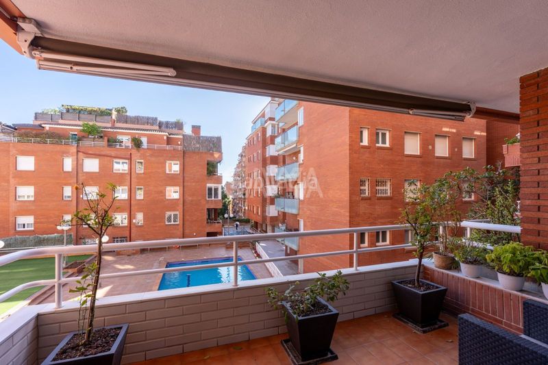 Foto fcfb0d7d-0c29-4bee-8292-852d08266904. Pis amb calefacció aparcament piscina a Tres Torres Barcelona