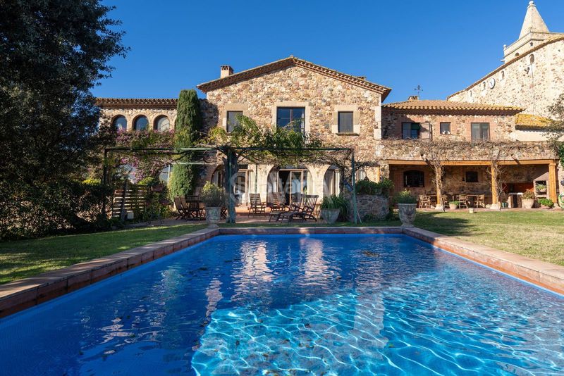 Foto 9b0f2898-6428-4b58-b58b-607f7c716b58. Casa amb aparcament piscina a Mont-ras