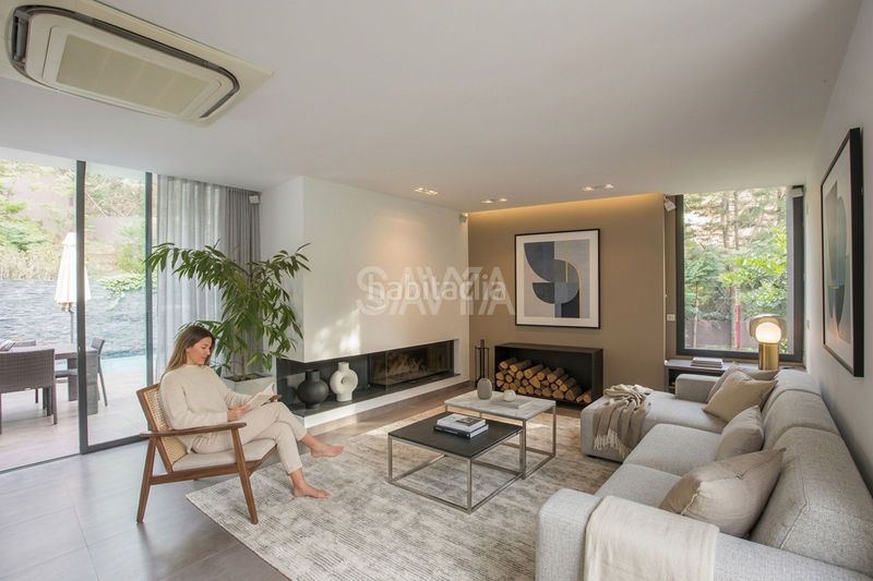 Foto 1a04d13f-d8fc-48d2-ae80-aade686441a6. Casa amb calefacció aparcament piscina a Les Planes Sant Cugat del Vallès