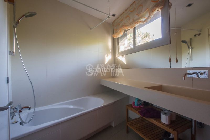 Foto 34a59684-6d03-4e27-9d9d-36fab6e58777. Casa amb calefacció aparcament piscina a Les Planes Sant Cugat del Vallès