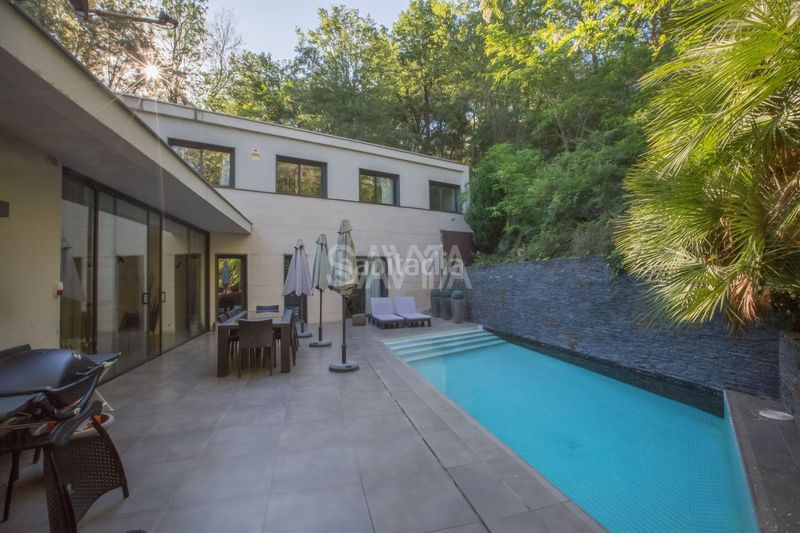 Foto 9e9b6679-084a-4a05-b707-080b74628487. Casa amb calefacció aparcament piscina a Les Planes Sant Cugat del Vallès