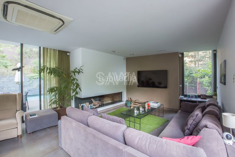 Foto a749cf65-c68c-459e-97a7-de953bca360b. Casa amb calefacció aparcament piscina a Les Planes Sant Cugat del Vallès