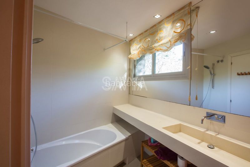 Foto fffd01ea-37ee-4bc7-b1c4-00582203c280. Casa amb calefacció aparcament piscina a Les Planes Sant Cugat del Vallès