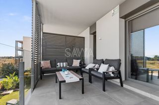 Piso  Abadessa maria lluisa dalmau. Exclusiva residencia amueblada con zona comunitaria con piscina,