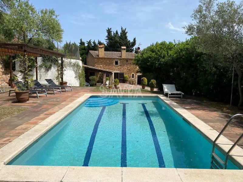 Foto 9e5f0b7d-e6bd-46f7-a9f8-edec7fa7783e. Lloguer casa amb calefacció aparcament piscina a Calella de Palafrugell