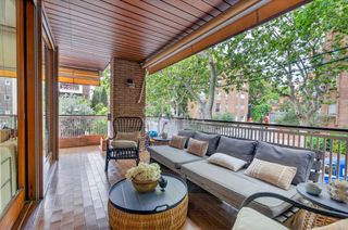 Miete Etagenwohnung in Sarrià. Magnífica vivienda con terraza en el corazón de tres torres