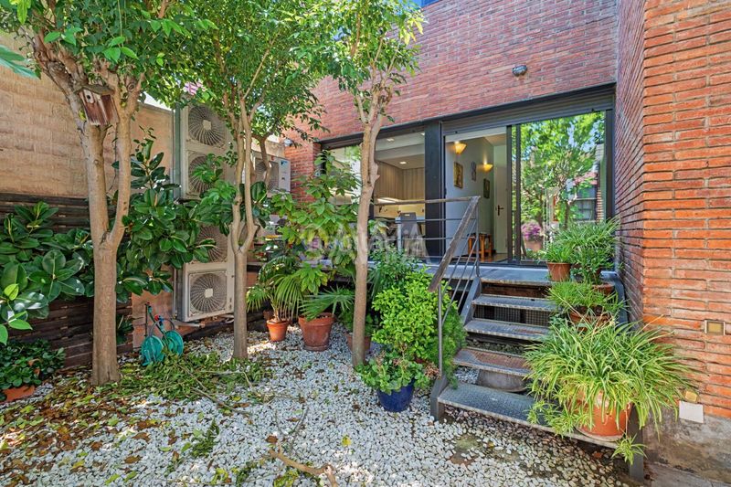 Foto f3046946-db20-4a17-b2c0-d06051e6f347. Affitto casa a schiera con riscaldamento parcheggio piscina in Barcelona