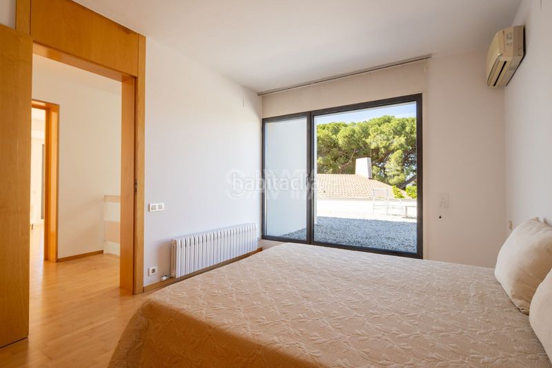 Foto 5fa4f3f0-503f-48c9-9238-d68877535c3d. Casa amb calefacció aparcament piscina a Centre Sant Just Desvern