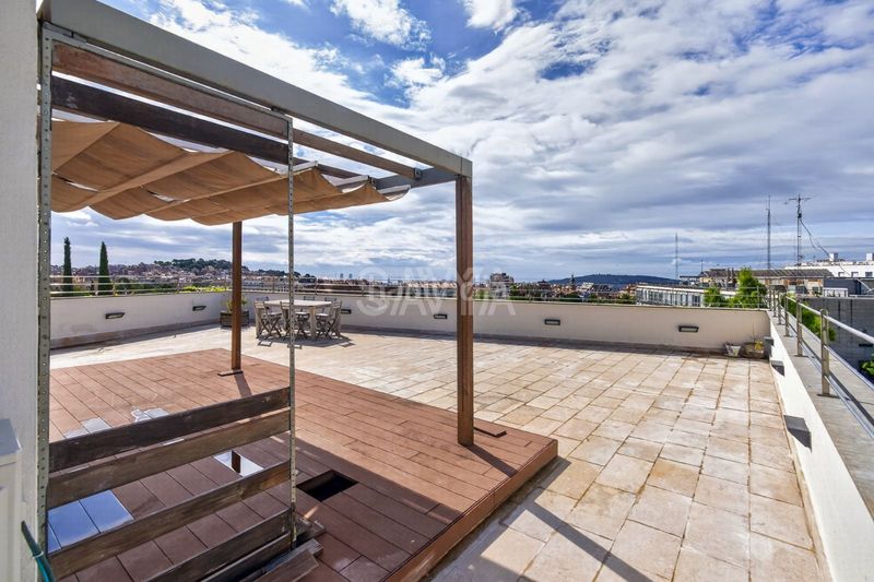 Foto 9b8f97cc-2843-4dcc-b1dd-25f0e9d85359. Casa amb aparcament a Sant Gervasi - Bonanova Barcelona