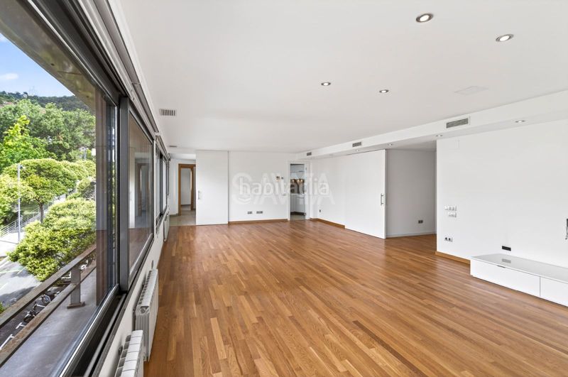 Foto c9f93c3f-a117-4925-8ada-286cd2c0462e. Casa amb aparcament a Sant Gervasi - Bonanova Barcelona