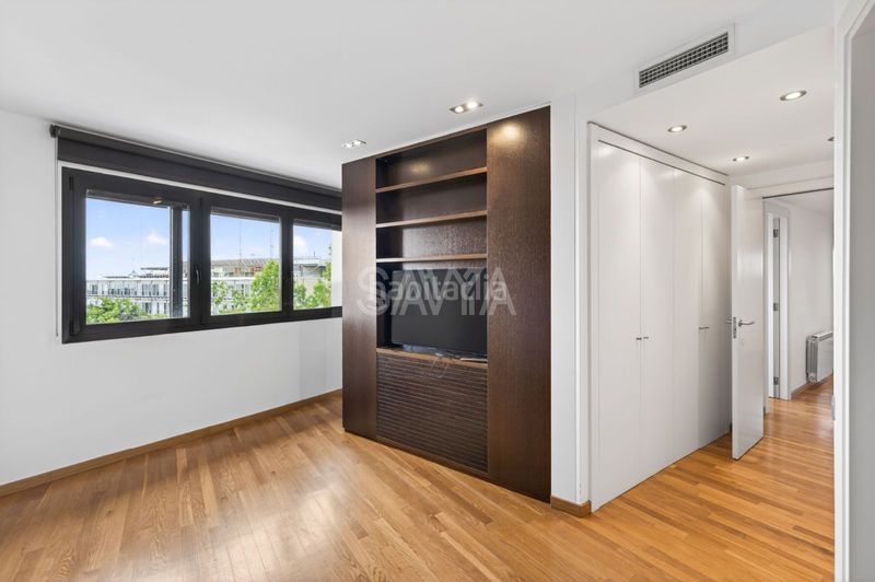 Foto d2b1a296-fb9b-454e-885f-333a4188cf0f. Casa amb aparcament a Sant Gervasi - Bonanova Barcelona