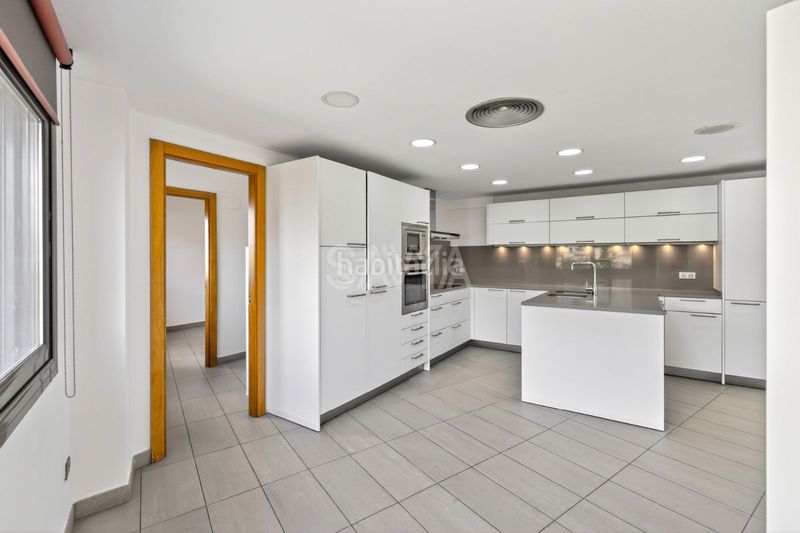 Foto e3d0f07f-653e-45e2-8cc3-2e3815b5fa64. Casa amb aparcament a Sant Gervasi - Bonanova Barcelona