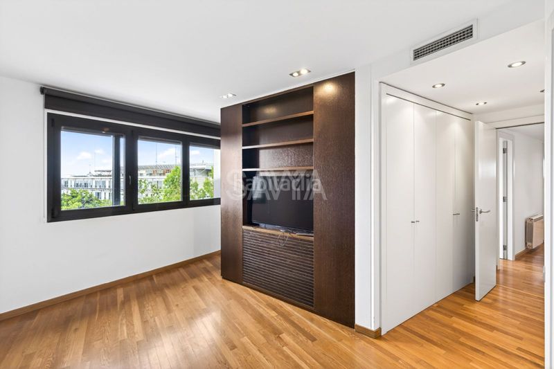 Foto ea2a7466-1990-4d5b-80d0-cbbb2d1ec5ff. Casa amb aparcament a Sant Gervasi - Bonanova Barcelona