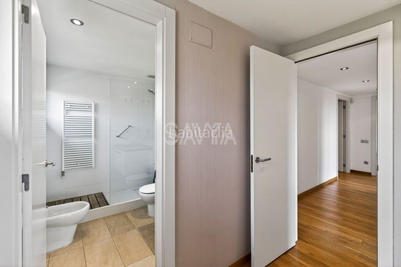 Foto ebd129a8-c776-45fa-a912-fd0ef4760e27. Casa amb aparcament a Sant Gervasi - Bonanova Barcelona