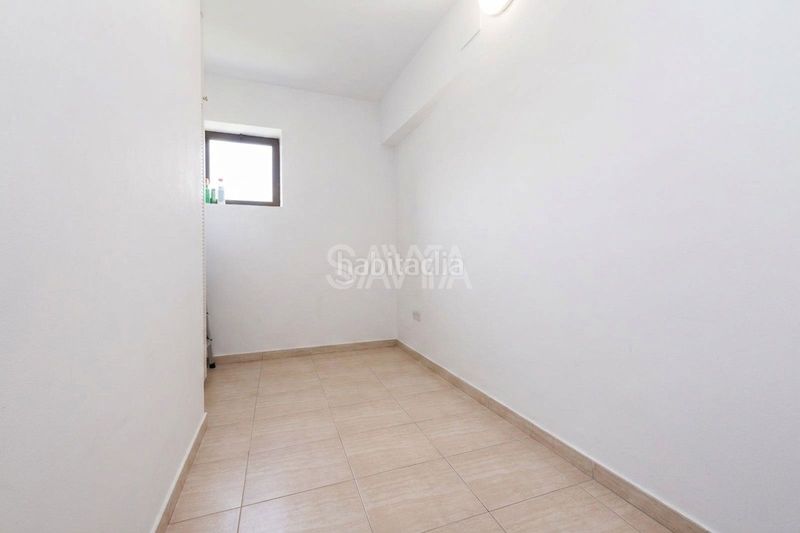 Foto 87a1d959-9868-43c9-a51d-7903b541f8f8. Lloguer àtic amb calefacció aparcament piscina a Barcelona