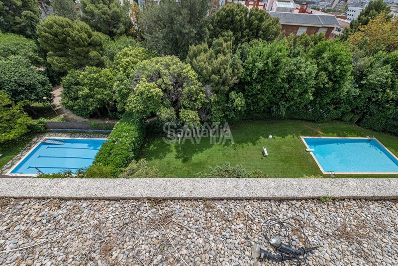 Foto a15393e4-3c7c-48aa-8eea-f8cdf0b14ab3. Lloguer àtic amb calefacció aparcament piscina a Barcelona