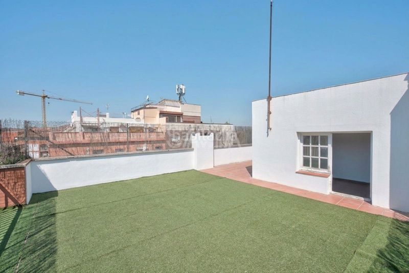 Foto 08873c21-6911-4b82-b5b9-f7de2adf0055. Casa amb aparcament a Centre Sant Just Desvern