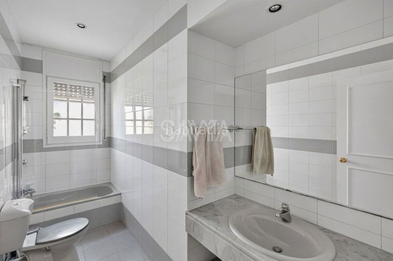 Foto 422a38c3-702d-4630-a786-393e2335bf0b. Casa amb aparcament a Centre Sant Just Desvern