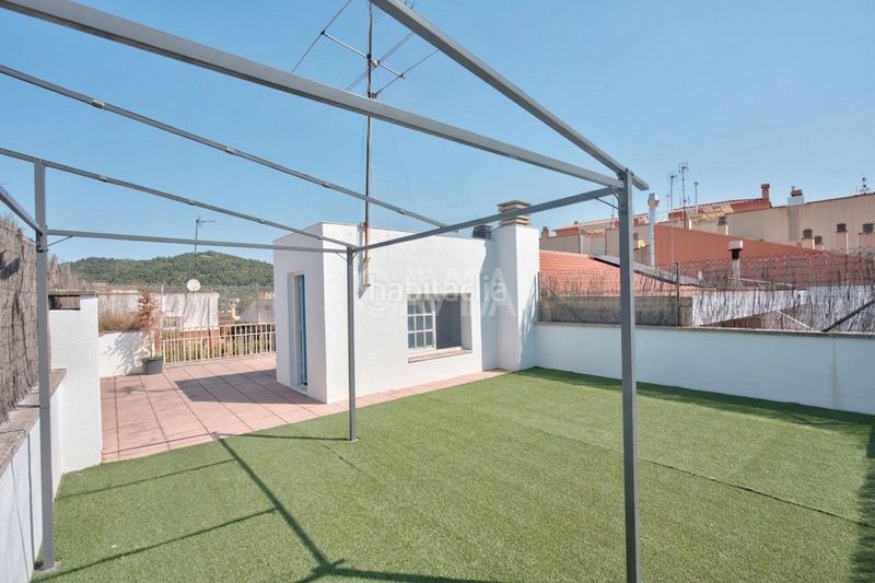 Foto 457ba950-0a82-429d-adf3-bf71f3e8c6e5. Casa amb aparcament a Centre Sant Just Desvern