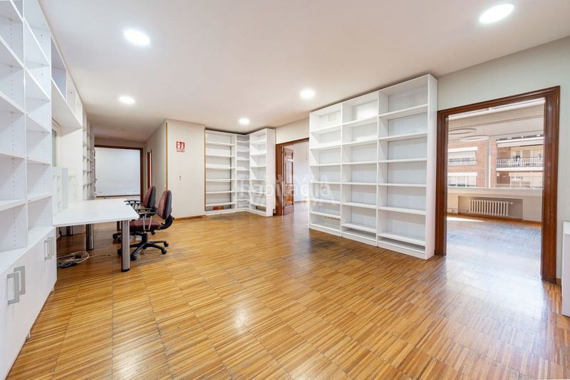 Foto 4ee3747f-e819-4c1b-b2b8-698ef86b57b8. Oficina amb calefacció aparcament a Sant Gervasi - Galvany Barcelona