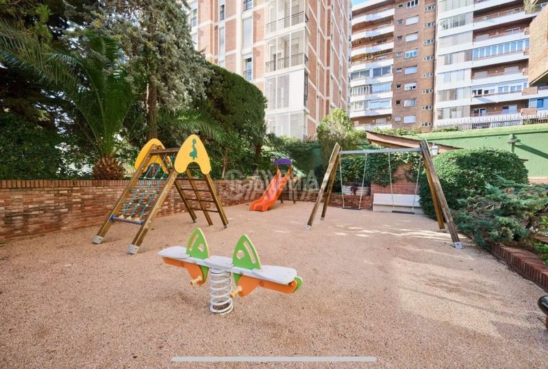 Foto 5f6ab4f5-83b3-45b6-b964-e6a1a8a090c9. Lloguer pis amb calefacció aparcament a Pedralbes Barcelona
