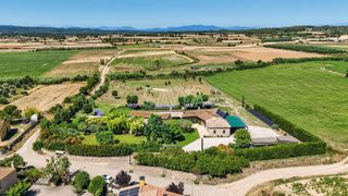 Chalet  Dels masos. Casa contemporánea con vistas abiertas al empordà
