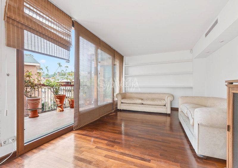 Foto a481e9d9-8024-4627-99e1-431d8468337c. Àtic amb aparcament piscina a Tres Torres Barcelona