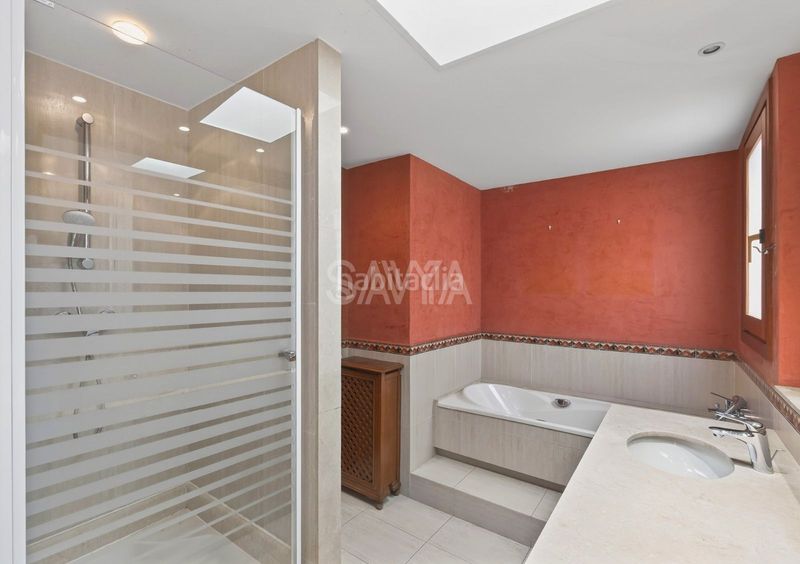 Foto b5d1da75-7910-4bad-90de-877565f42f15. Àtic amb aparcament piscina a Tres Torres Barcelona