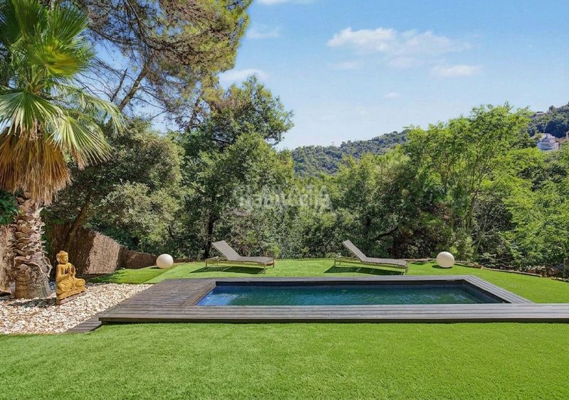 Foto 1cec9a90-370f-4862-8238-1c51505d25b7. Casa  de diseño en plena naturaleza de collserola en Sant Cugat del Vallès