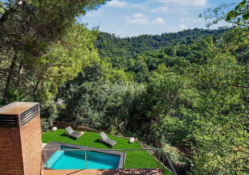 Foto 39e1a8b0-9f84-41f6-b5d0-876f90e40883. Casa  de diseño en plena naturaleza de collserola en Sant Cugat del Vallès