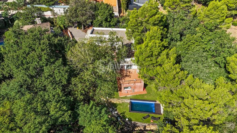 Foto 5d3dd389-bfee-49a5-8d7d-baf4d7b81335. Casa  de diseño en plena naturaleza de collserola en Sant Cugat del Vallès