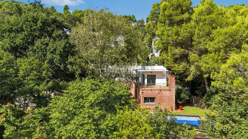 Foto 62f6de9f-658d-43b4-9341-fa1b869c1fd6. Casa  de diseño en plena naturaleza de collserola en Sant Cugat del Vallès
