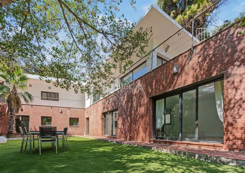 Foto 94d3c8f1-6c2a-4ffe-86b3-117399fb5c2d. Casa  de diseño en plena naturaleza de collserola en Sant Cugat del Vallès