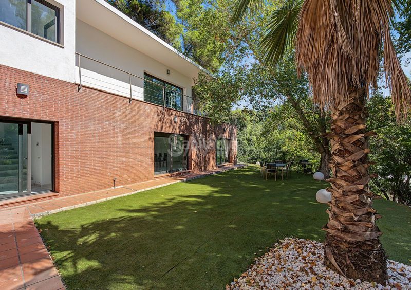 Foto a0c85b61-853d-4ef0-8250-52c4c95d8aa8. Casa  de diseño en plena naturaleza de collserola en Sant Cugat del Vallès