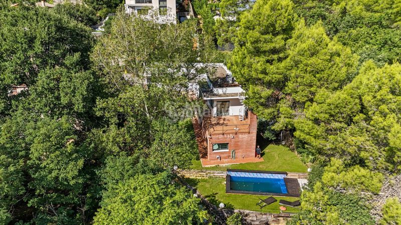 Foto aa7e7a7c-4061-40f8-bef2-f53205050088. Casa  de diseño en plena naturaleza de collserola en Sant Cugat del Vallès