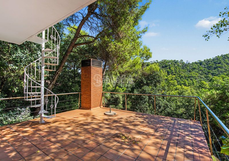 Foto b39edf8e-d65d-46ae-a970-20f9696c24c3. Casa  de diseño en plena naturaleza de collserola en Sant Cugat del Vallès