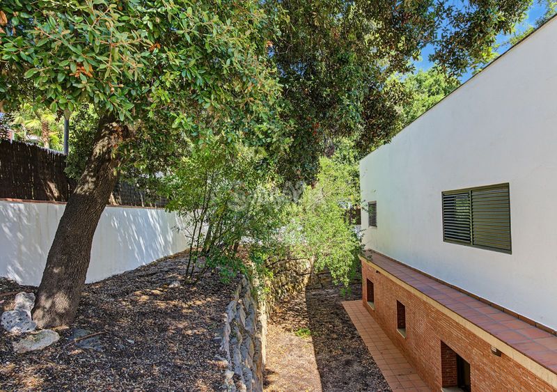 Foto c7633cb8-f1da-4599-8154-b29e084e670b. Casa  de diseño en plena naturaleza de collserola en Sant Cugat del Vallès