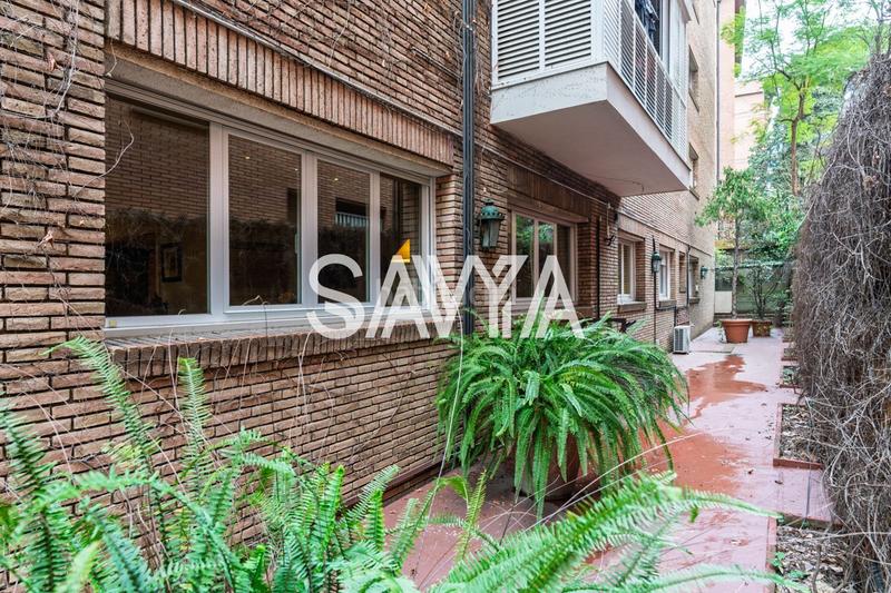 Foto d5c78f98-76c9-4c07-b59d-6e92fbc63f8c. Piso exclusiva vivienda en planta baja con terrazajardín en turó park en Barcelona