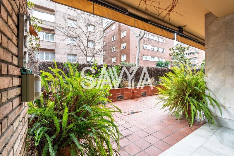 Foto f2d7f2b3-8190-441e-8d99-df158a87501e. Piso exclusiva vivienda en planta baja con terrazajardín en turó park en Barcelona