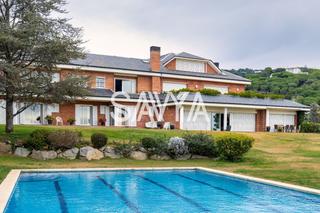 Casa a Les Bilbenyes. Villa de lujo con vistas incomparables en supermaresme, llavaner