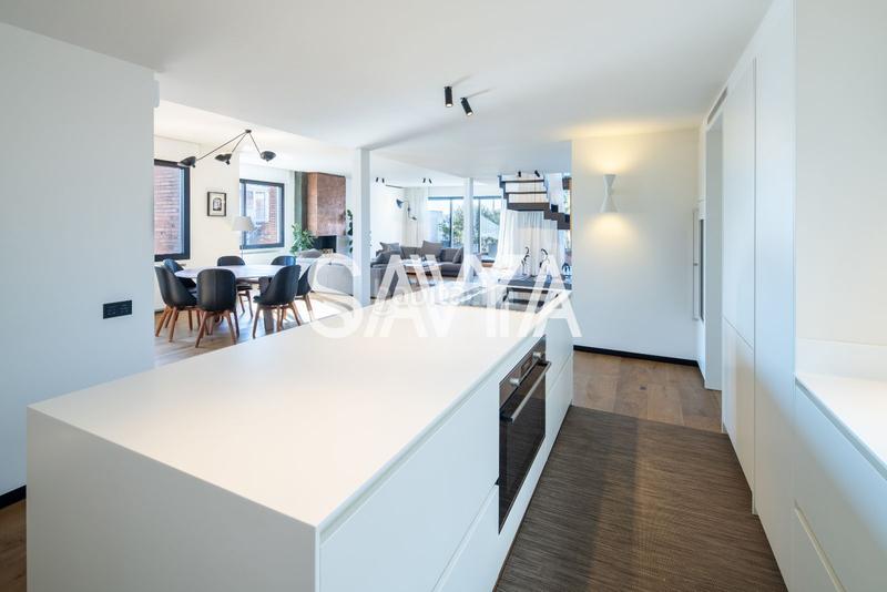 Foto 3f0bd94b-b6c1-4c9f-971b-ffea5a013872. Location attique avec chauffage parking dans Tres Torres Barcelona