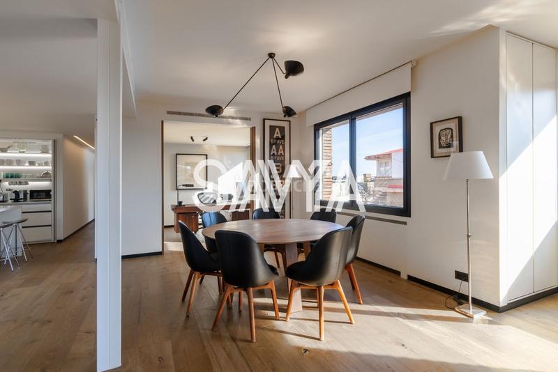Foto e0d3e887-a3af-4c44-b55c-ecfdc4fce828. Location attique avec chauffage parking dans Tres Torres Barcelona