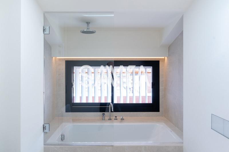 Foto bc472694-7d08-41c5-9285-547a62a3362a. Rent penthouse with heating parking in Tres Torres Barcelona