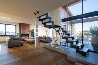 tic a Tres Torres. Exclusivo tico dplex en tres torres lujo, privacidad y confort