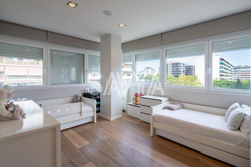 Foto 1478998e-38ad-4067-bbd6-2ea3d1c71610. Alquiler piso amplia y luminosa vivienda en Pedralbes junto a sarriá con zona verde y piscina. en Barcelona