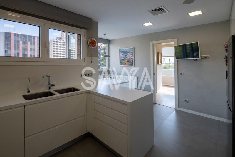 Foto 2a1aae34-ebfb-4644-9880-b3ade0a5036a. Alquiler piso amplia y luminosa vivienda en Pedralbes junto a sarriá con zona verde y piscina. en Barcelona