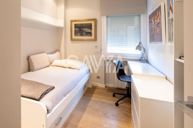 Foto 31a3c5fd-145e-4e4b-8997-0e99efbba0f3. Alquiler piso amplia y luminosa vivienda en Pedralbes junto a sarriá con zona verde y piscina. en Barcelona